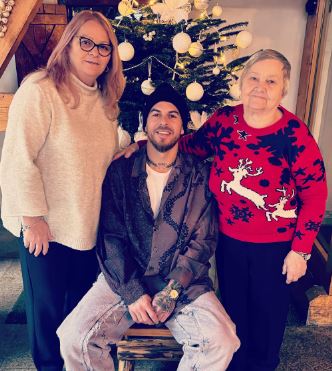 Denis Alibec with his mother and grandmother